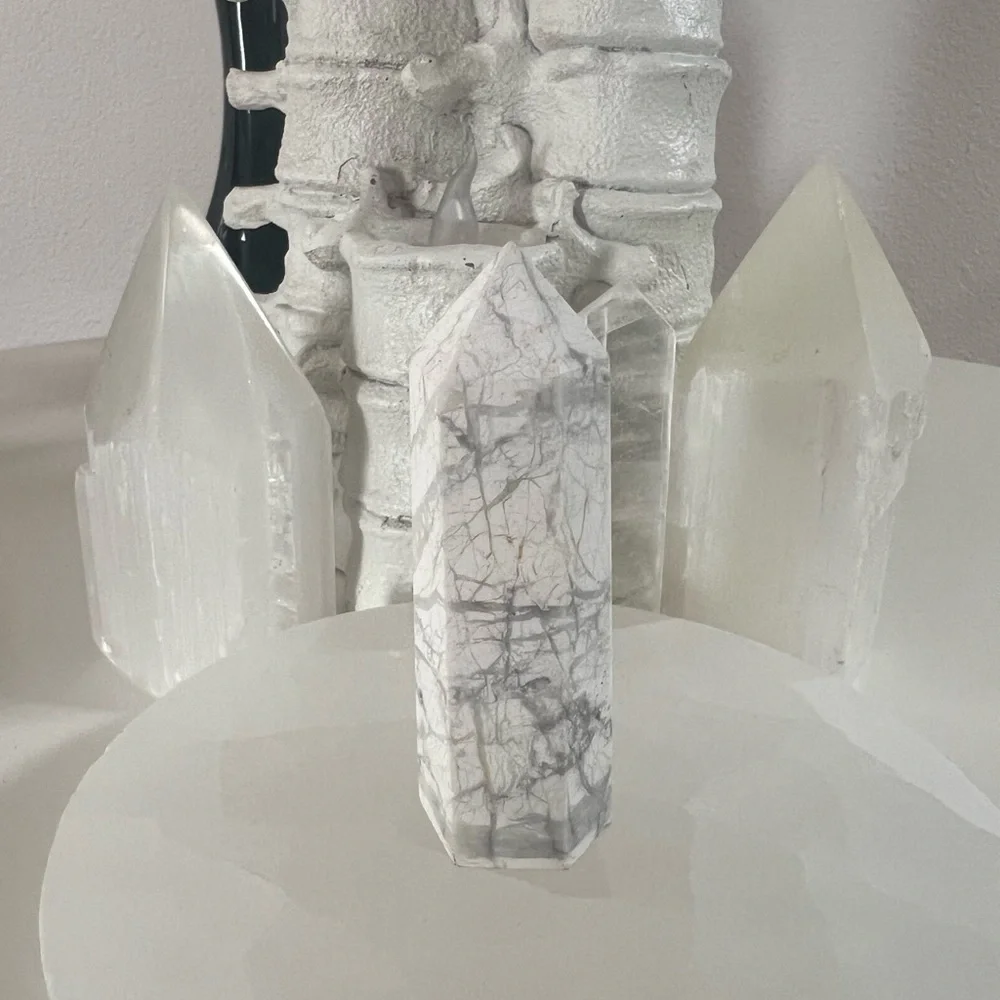 Howlite point tower